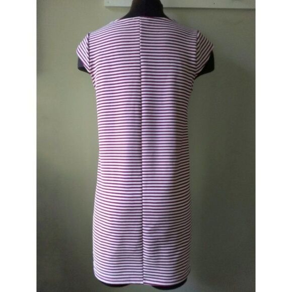 Everly Striped Cap Sleeve Shift Dress size Medium - Picture 2 of 10